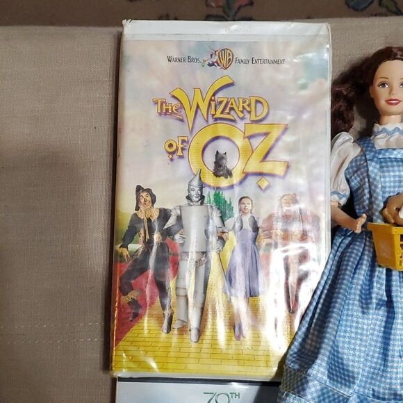 Super cool Dorothy, Wizard of Oz DVD, VHS, no place like home sign Tin man toy - Picture 4 of 15